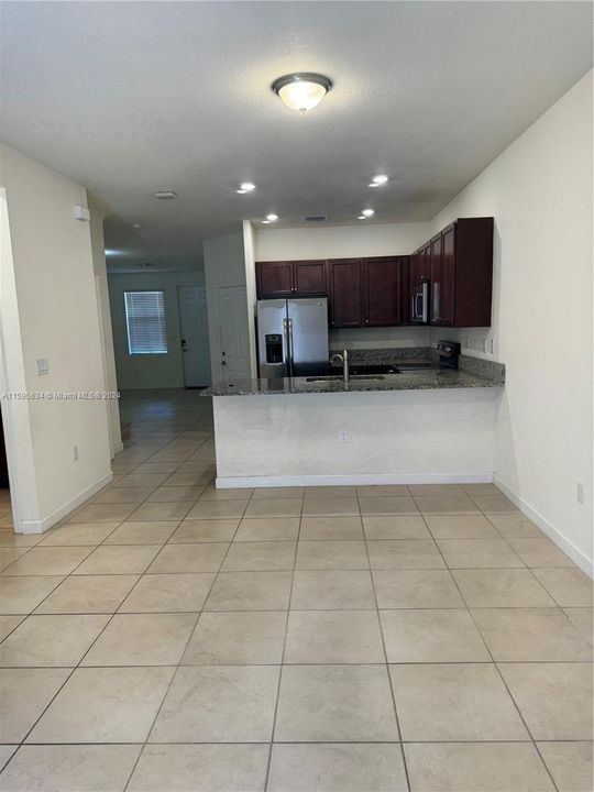 Active With Contract: $3,200 (3 beds, 3 baths, 1959 Square Feet)