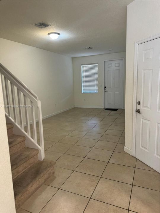 Active With Contract: $3,200 (3 beds, 3 baths, 1959 Square Feet)