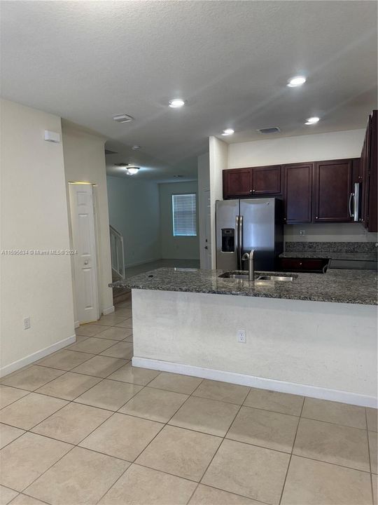 Active With Contract: $3,200 (3 beds, 3 baths, 1959 Square Feet)