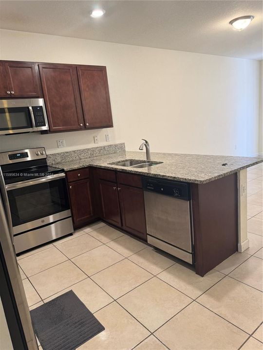 Active With Contract: $3,200 (3 beds, 3 baths, 1959 Square Feet)