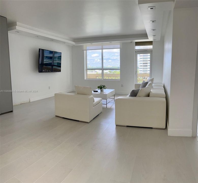 Active With Contract: $3,800 (1 beds, 1 baths, 1019 Square Feet)