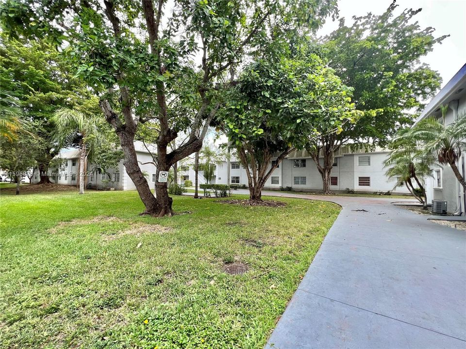 Active With Contract: $1,800 (2 beds, 1 baths, 801 Square Feet)