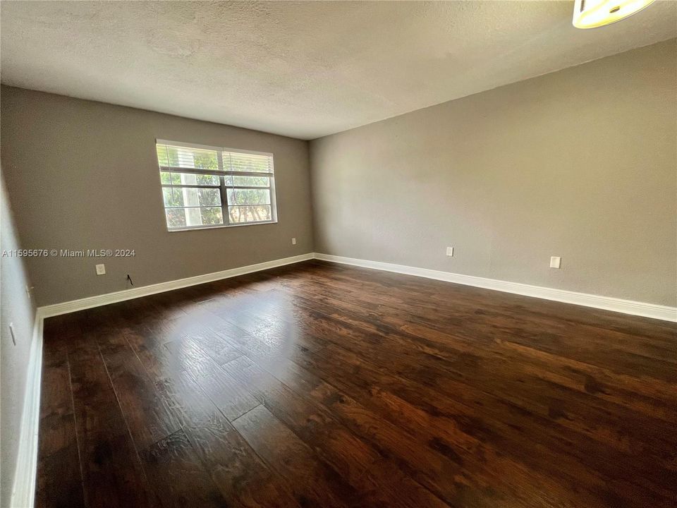 Recently Rented: $1,800 (2 beds, 1 baths, 801 Square Feet)