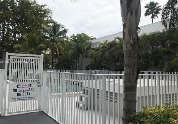 Active With Contract: $1,800 (2 beds, 1 baths, 801 Square Feet)