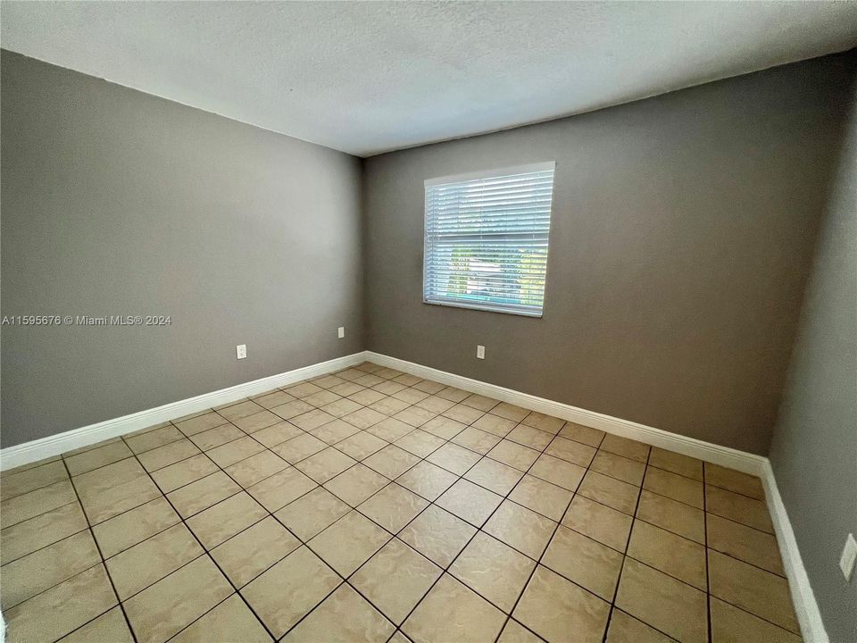 Active With Contract: $1,800 (2 beds, 1 baths, 801 Square Feet)