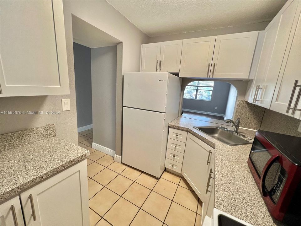 Active With Contract: $1,800 (2 beds, 1 baths, 801 Square Feet)