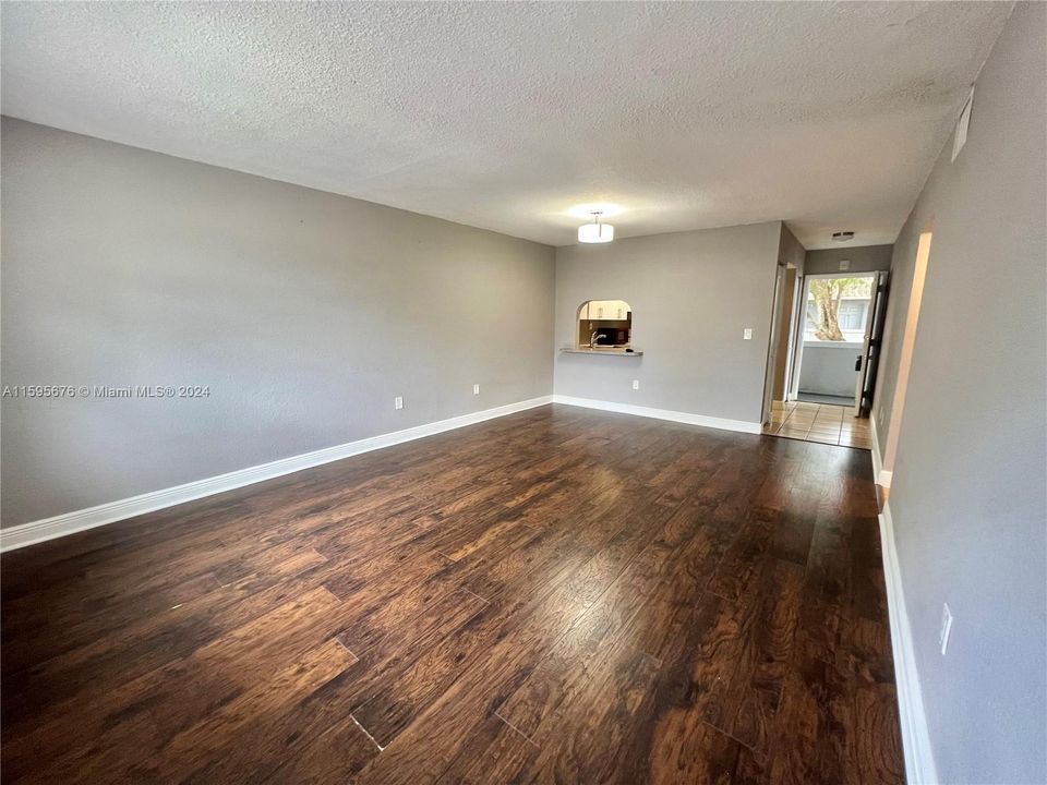 Recently Rented: $1,800 (2 beds, 1 baths, 801 Square Feet)