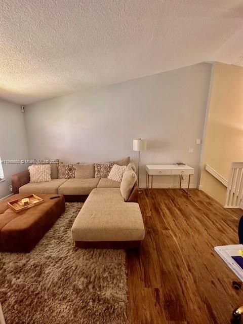 Active With Contract: $1,850 (1 beds, 1 baths, 644 Square Feet)