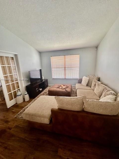 Recently Rented: $1,850 (1 beds, 1 baths, 644 Square Feet)