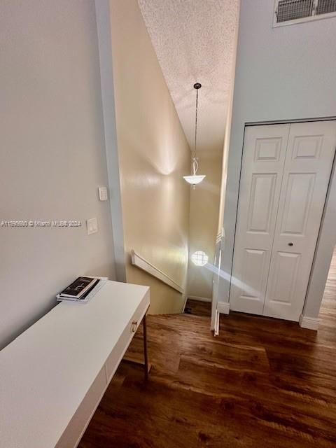 Active With Contract: $1,850 (1 beds, 1 baths, 644 Square Feet)