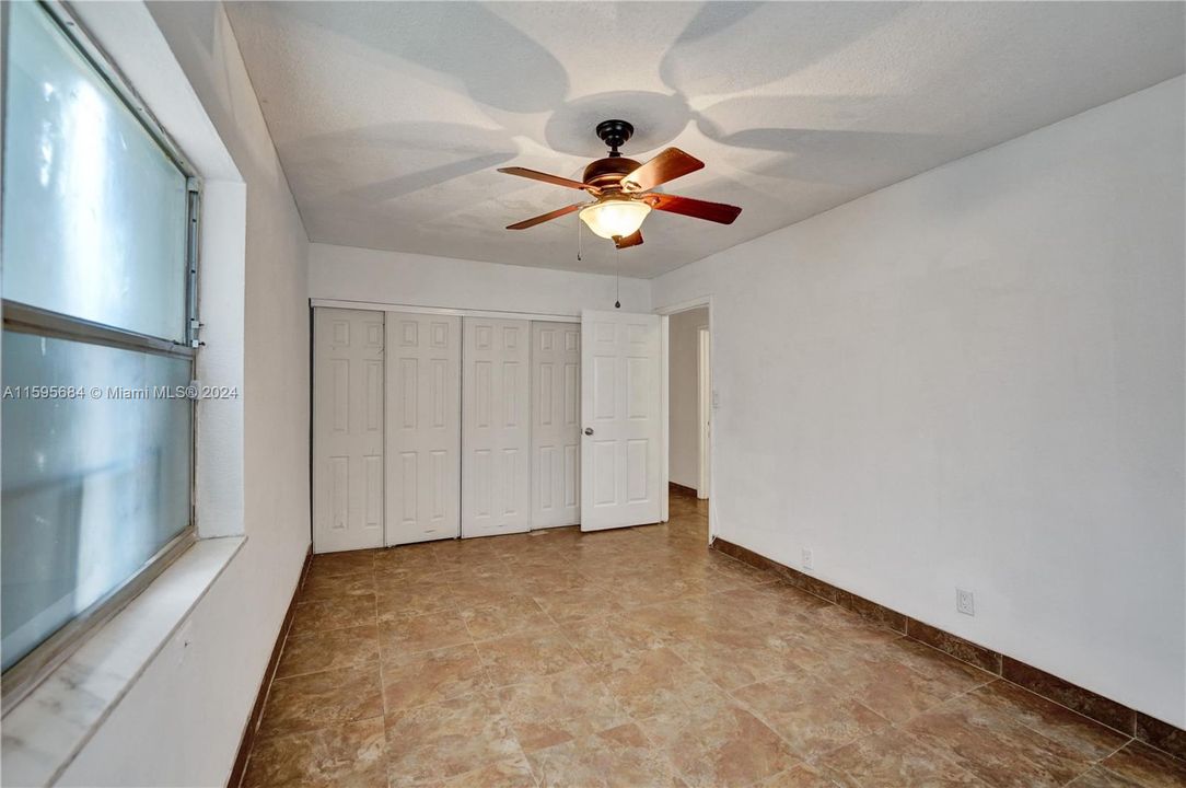 Active With Contract: $195,000 (2 beds, 1 baths, 900 Square Feet)