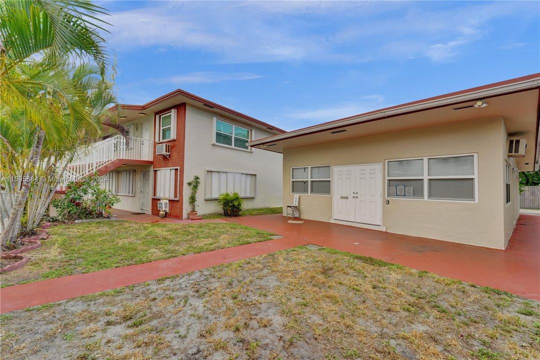 Active With Contract: $195,000 (2 beds, 1 baths, 900 Square Feet)