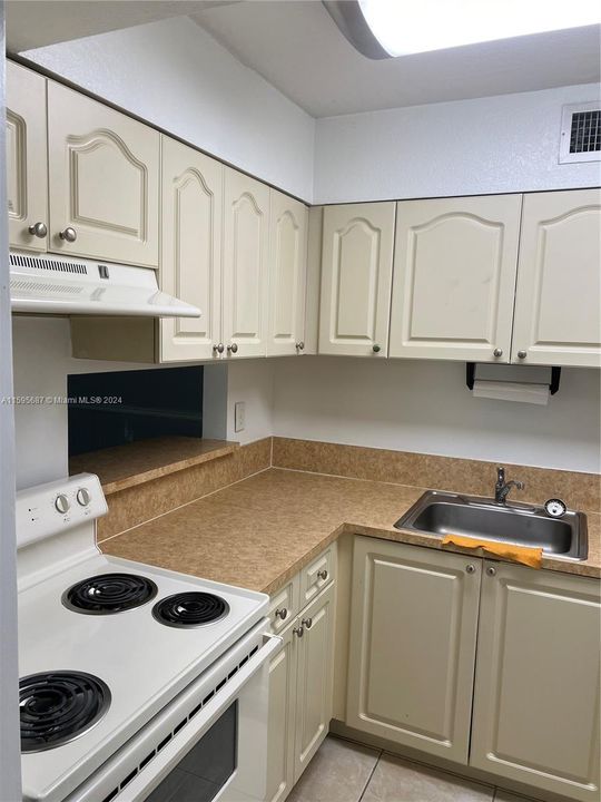 Recently Rented: $1,900 (1 beds, 1 baths, 760 Square Feet)