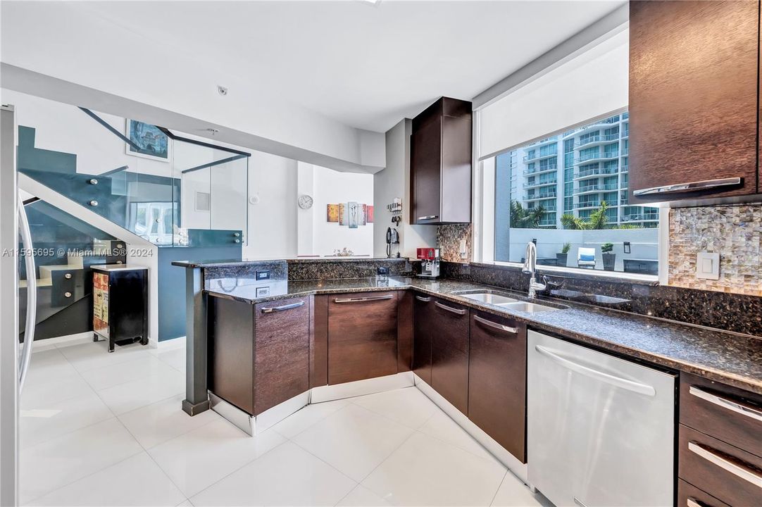 Spacious kitchen with nice view to the balcony