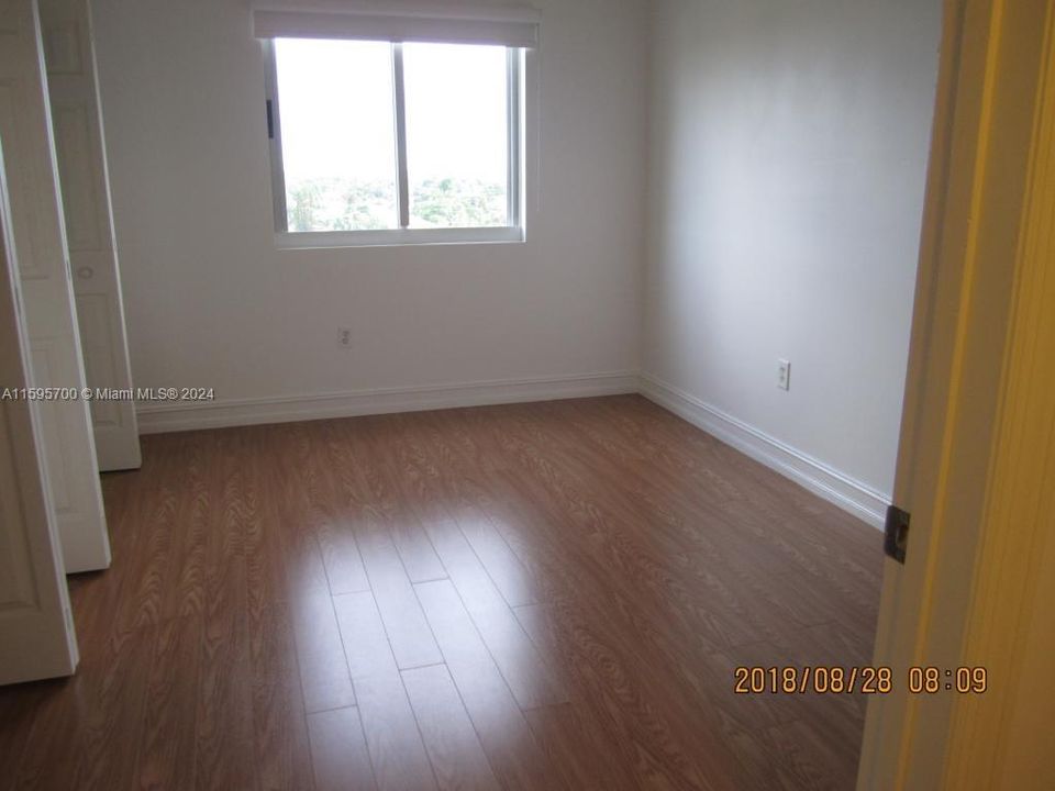 For Sale: $320,000 (1 beds, 1 baths, 575 Square Feet)