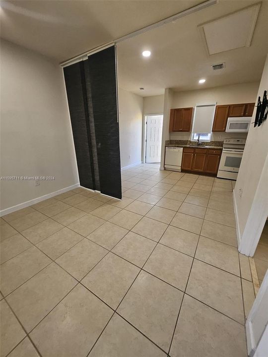 Active With Contract: $1,650 (1 beds, 1 baths, 2312 Square Feet)