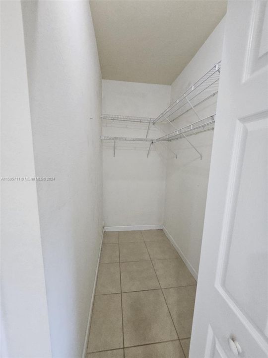 Active With Contract: $1,650 (1 beds, 1 baths, 2312 Square Feet)