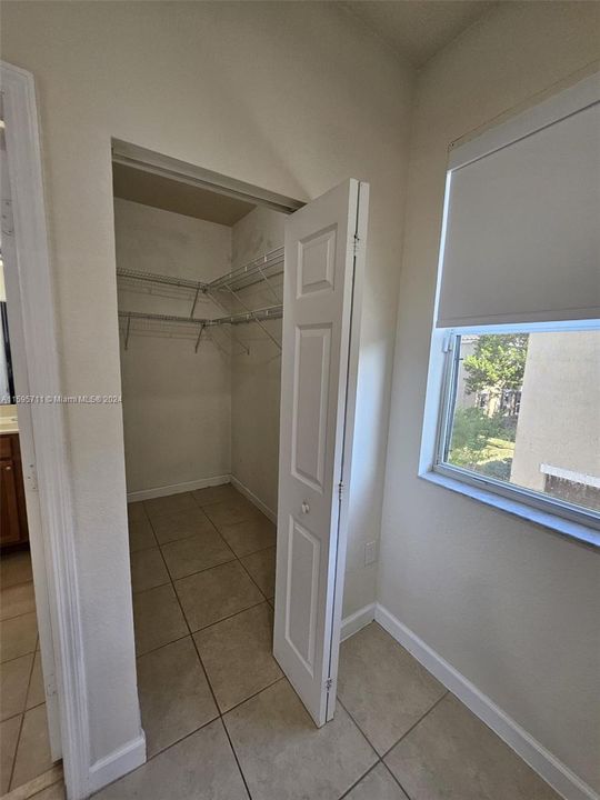 Active With Contract: $1,650 (1 beds, 1 baths, 2312 Square Feet)