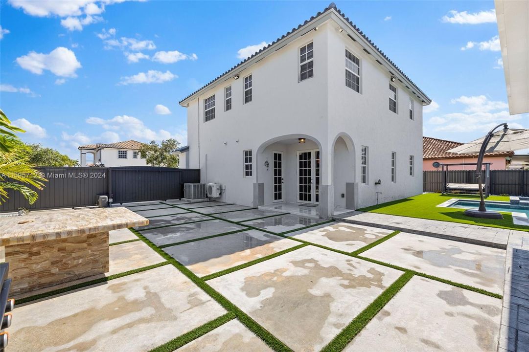 For Sale: $1,050,000 (4 beds, 3 baths, 2300 Square Feet)