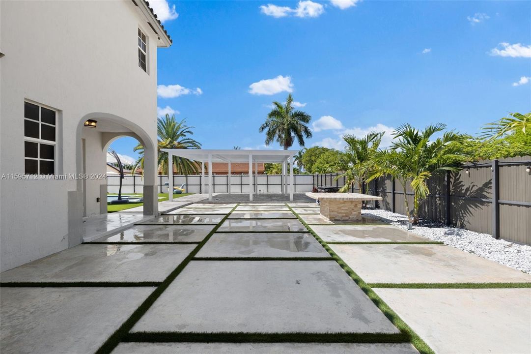 For Sale: $1,050,000 (4 beds, 3 baths, 2300 Square Feet)