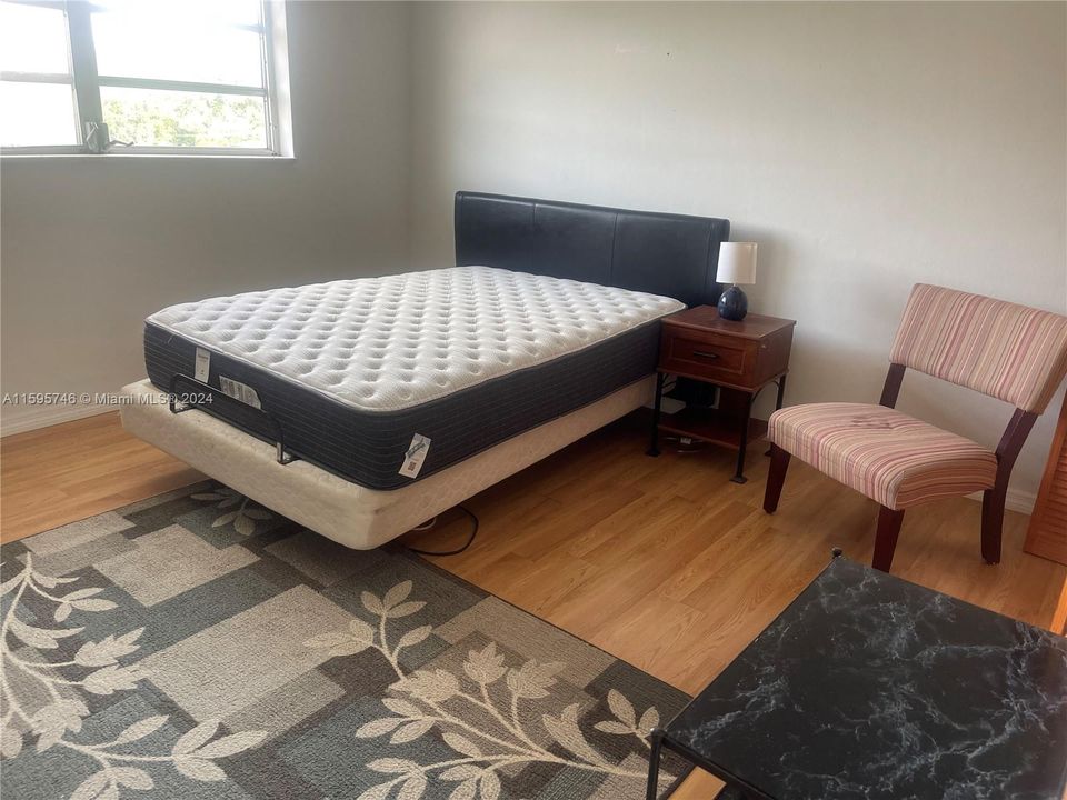 Recently Sold: $180,000 (1 beds, 1 baths, 800 Square Feet)