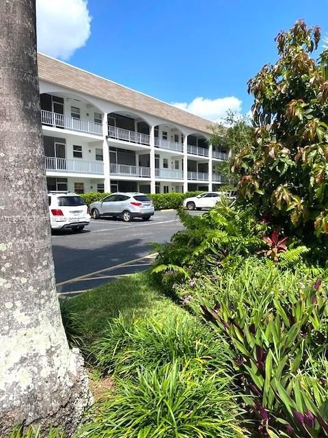 Recently Sold: $180,000 (1 beds, 1 baths, 800 Square Feet)