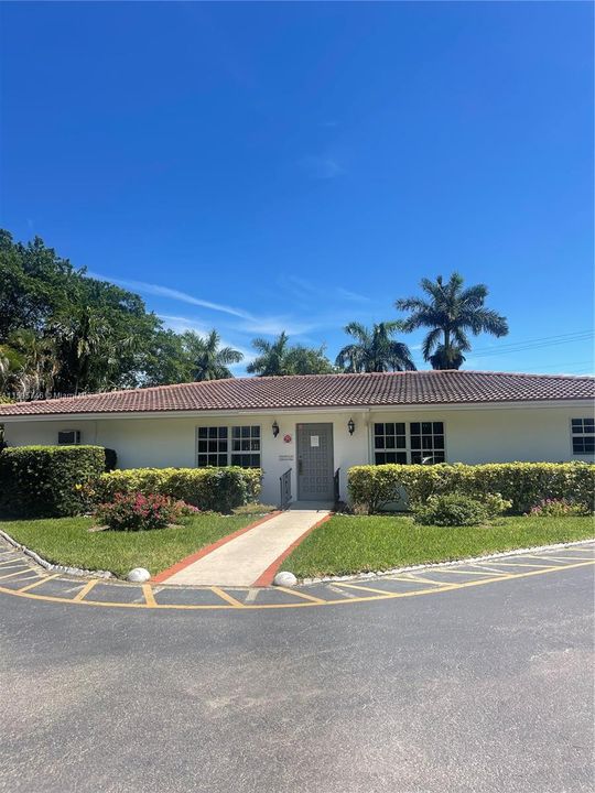 Recently Sold: $180,000 (1 beds, 1 baths, 800 Square Feet)