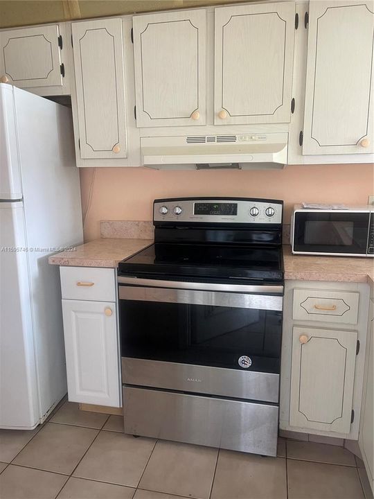 Recently Sold: $180,000 (1 beds, 1 baths, 800 Square Feet)