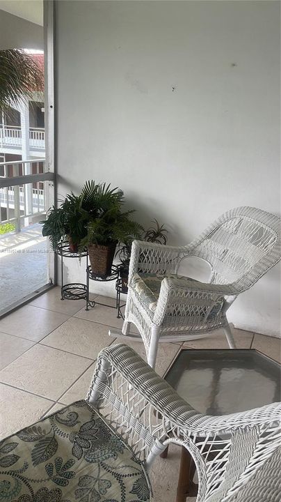 Recently Sold: $180,000 (1 beds, 1 baths, 800 Square Feet)