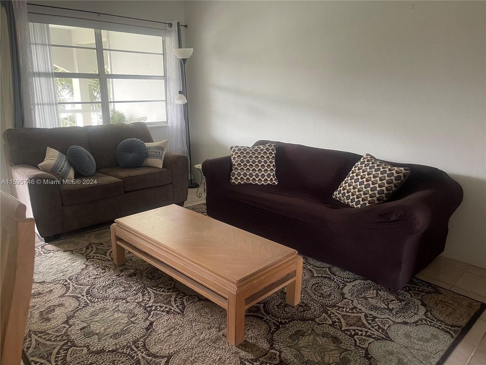 Recently Sold: $180,000 (1 beds, 1 baths, 800 Square Feet)