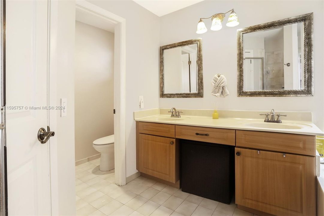 Active With Contract: $4,250 (3 beds, 2 baths, 1440 Square Feet)