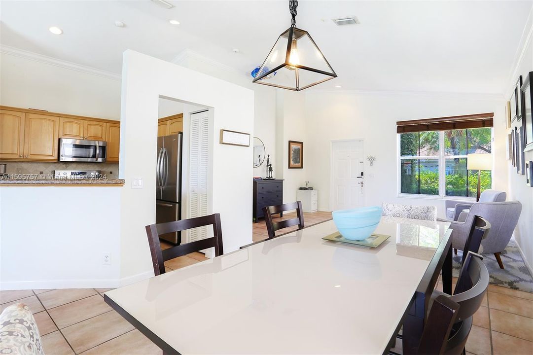 Active With Contract: $4,250 (3 beds, 2 baths, 1440 Square Feet)