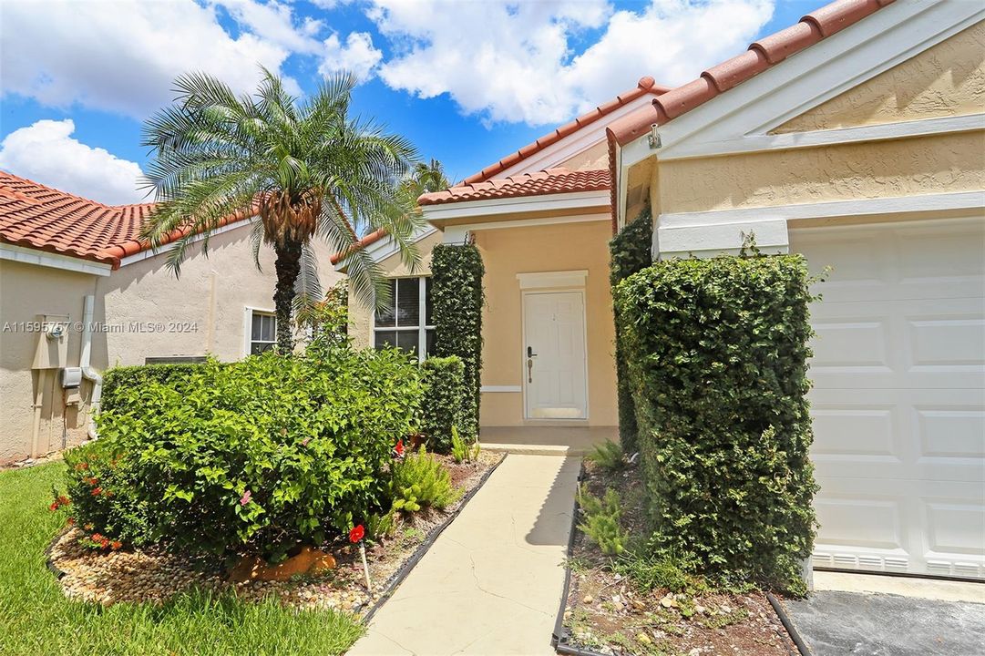 Active With Contract: $4,250 (3 beds, 2 baths, 1440 Square Feet)