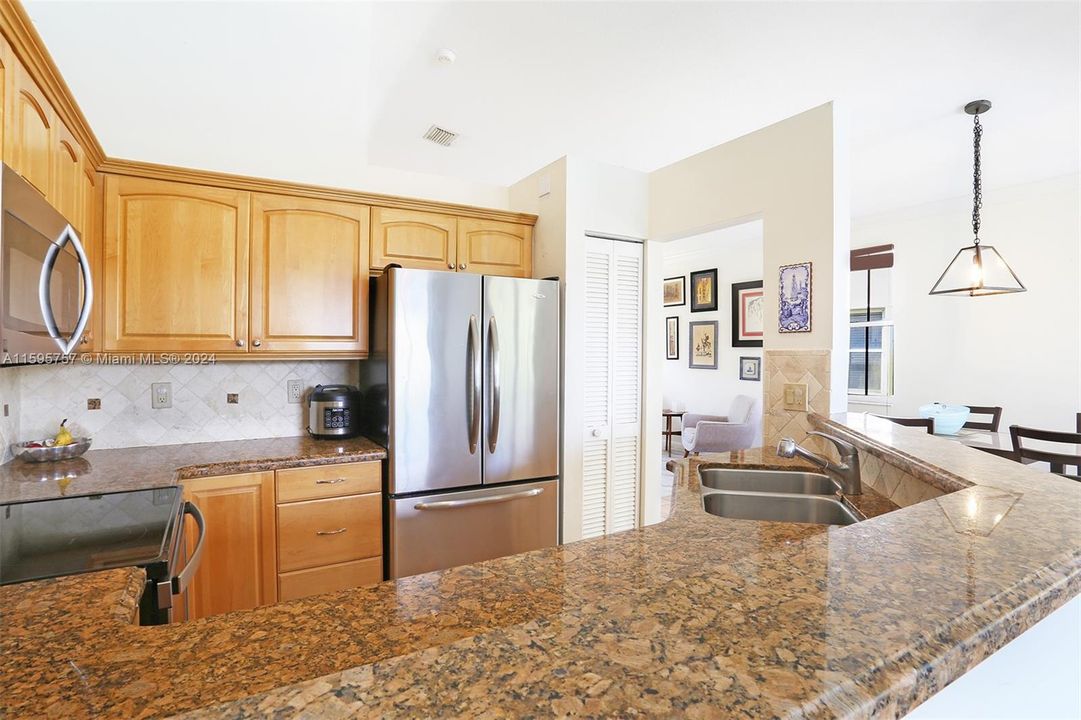 Active With Contract: $4,250 (3 beds, 2 baths, 1440 Square Feet)