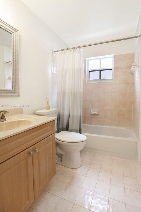 Active With Contract: $4,250 (3 beds, 2 baths, 1440 Square Feet)