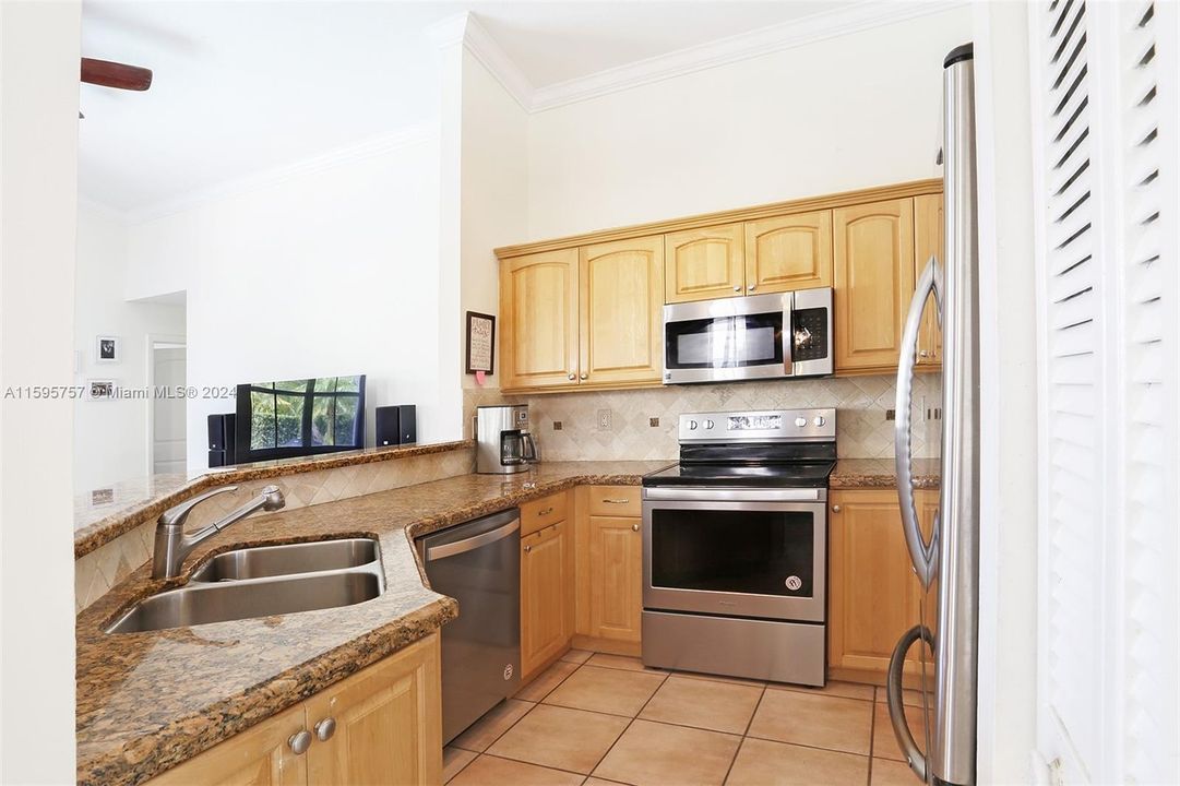 Active With Contract: $4,250 (3 beds, 2 baths, 1440 Square Feet)