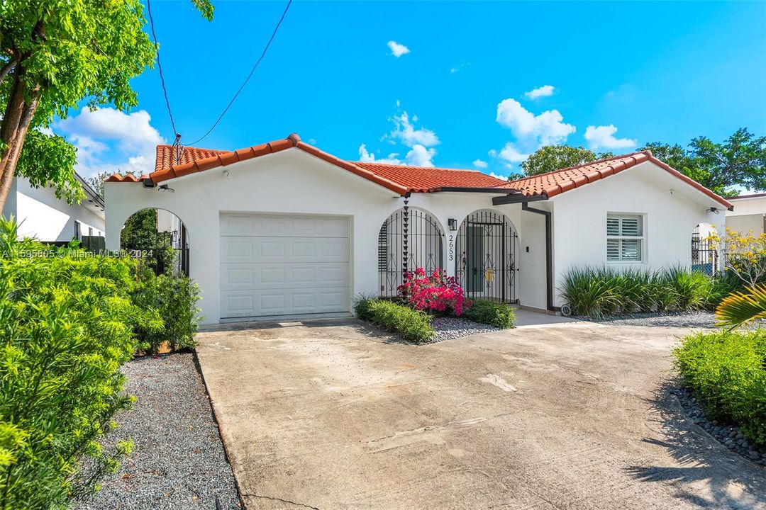 Active With Contract: $1,275,000 (3 beds, 2 baths, 1822 Square Feet)