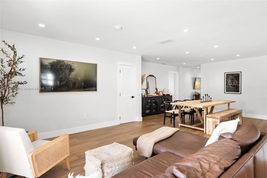 Active With Contract: $1,275,000 (3 beds, 2 baths, 1822 Square Feet)