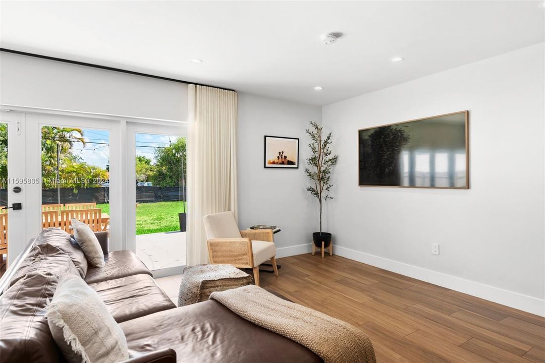 Active With Contract: $1,275,000 (3 beds, 2 baths, 1822 Square Feet)