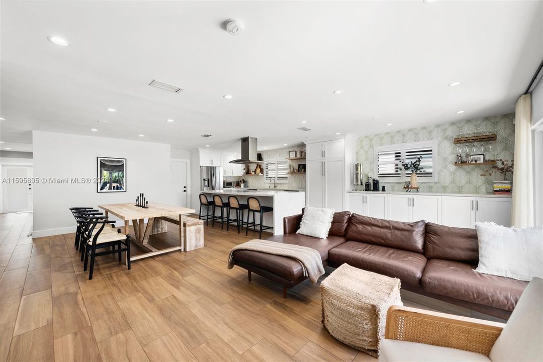 Active With Contract: $1,275,000 (3 beds, 2 baths, 1822 Square Feet)