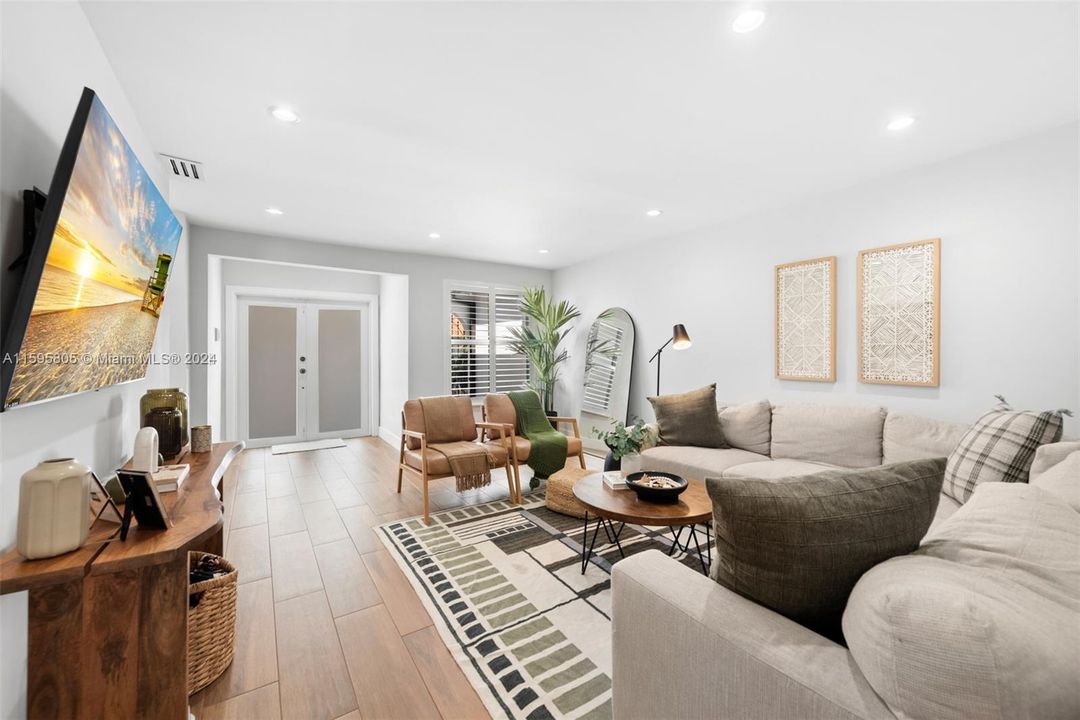 Active With Contract: $1,275,000 (3 beds, 2 baths, 1822 Square Feet)