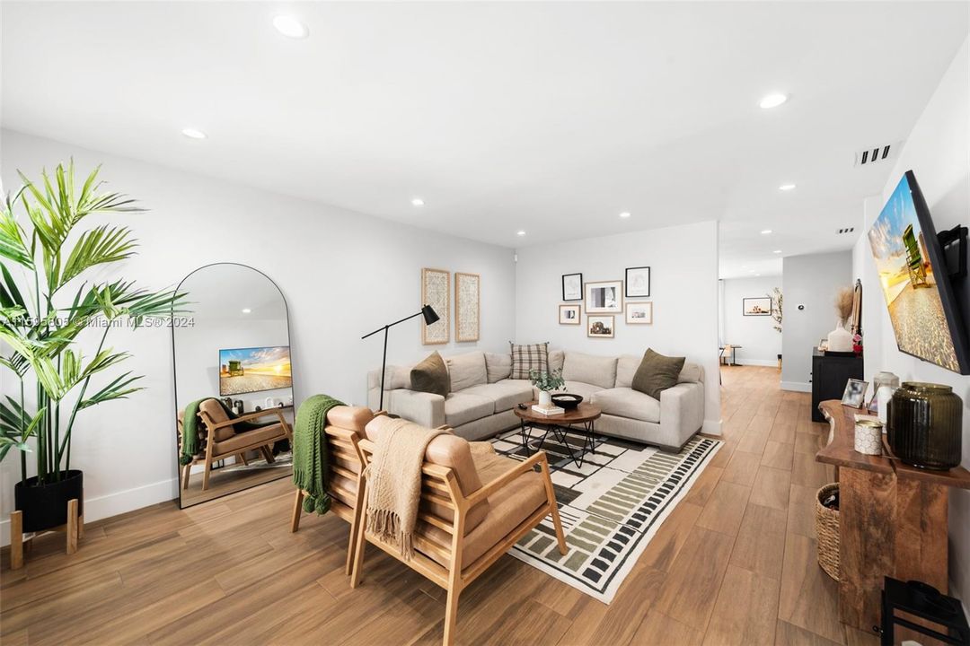 Active With Contract: $1,275,000 (3 beds, 2 baths, 1822 Square Feet)