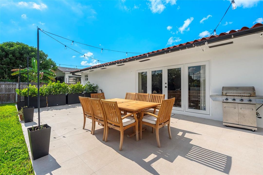 Active With Contract: $1,275,000 (3 beds, 2 baths, 1822 Square Feet)