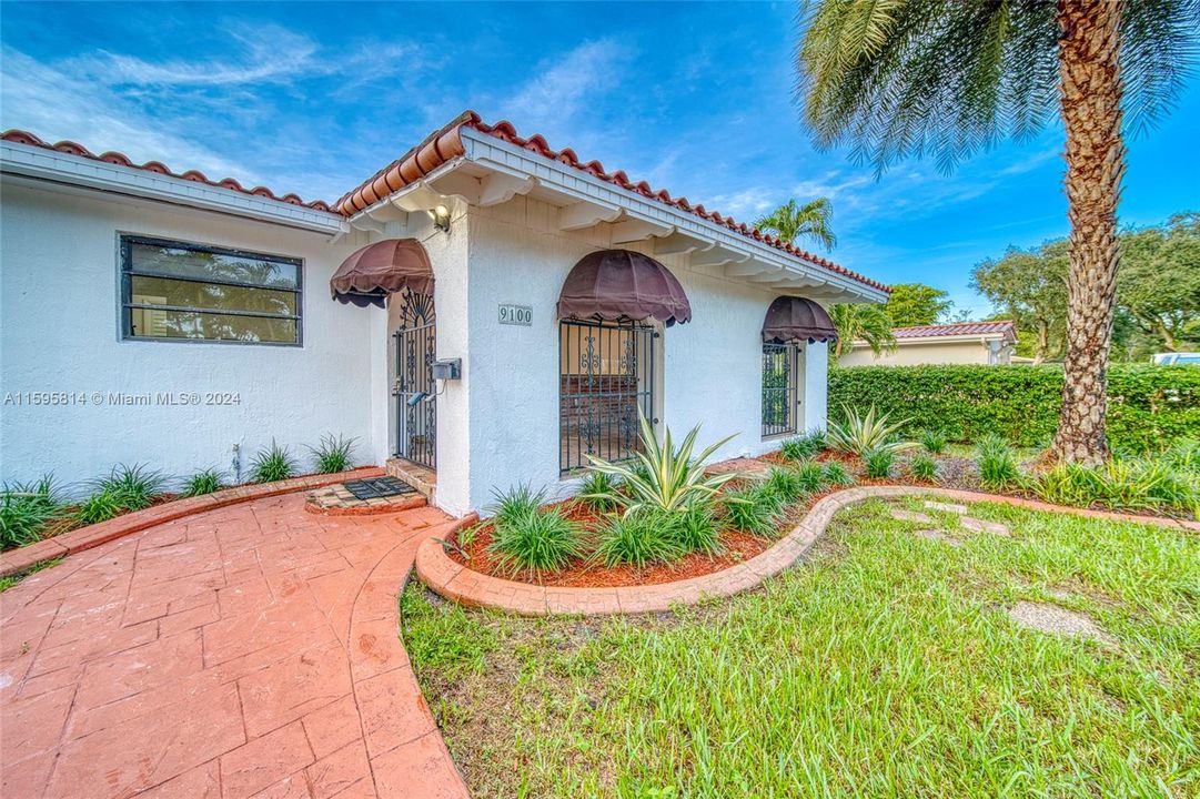 Active With Contract: $4,000 (4 beds, 3 baths, 3215 Square Feet)