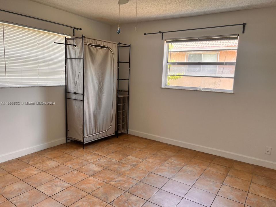 For Sale: $168,999 (1 beds, 1 baths, 690 Square Feet)