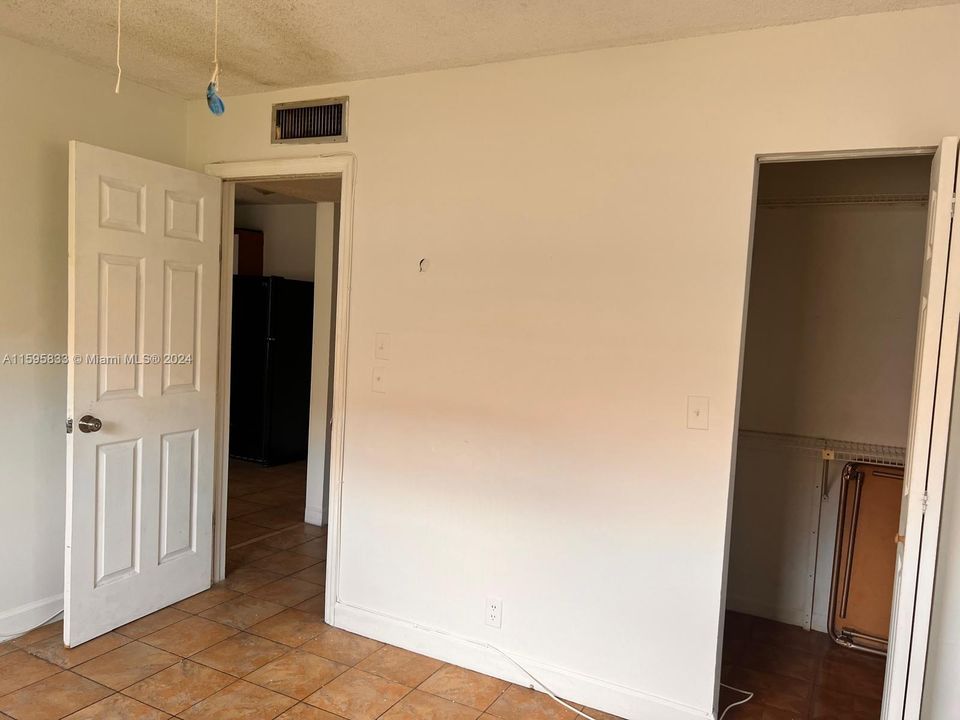 For Sale: $168,999 (1 beds, 1 baths, 690 Square Feet)