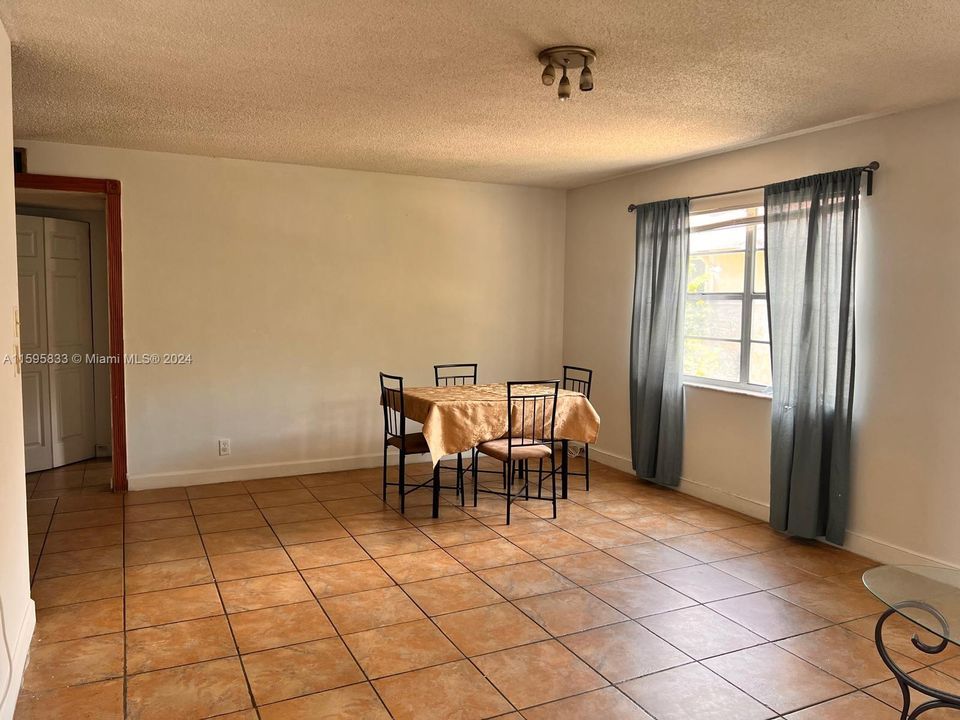 For Sale: $168,999 (1 beds, 1 baths, 690 Square Feet)