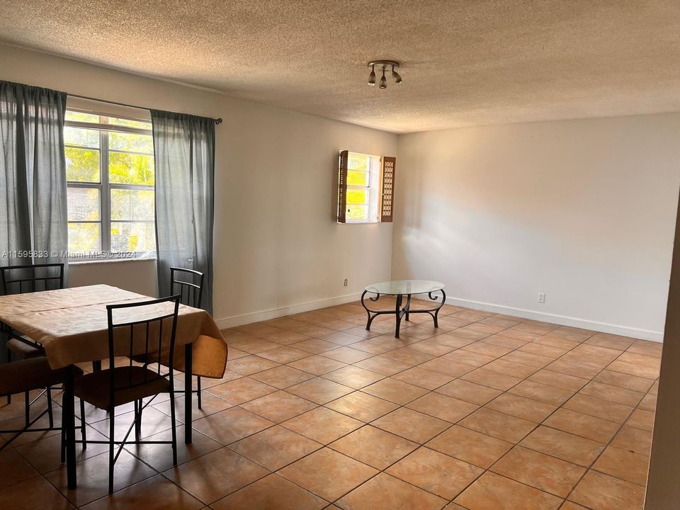 For Sale: $168,999 (1 beds, 1 baths, 690 Square Feet)