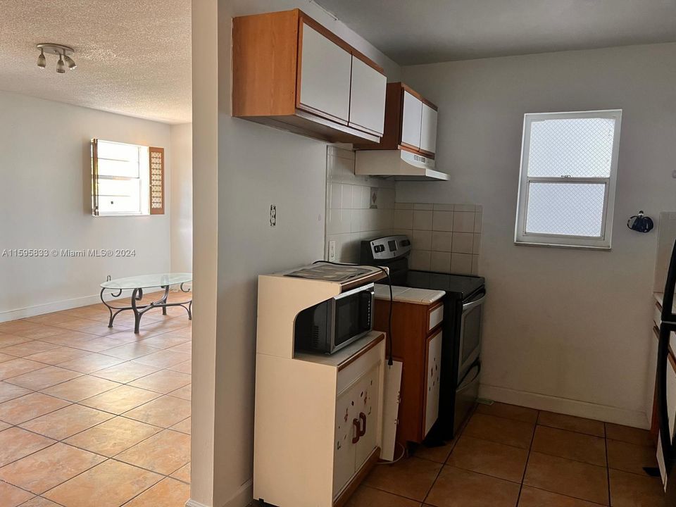 For Sale: $168,999 (1 beds, 1 baths, 690 Square Feet)