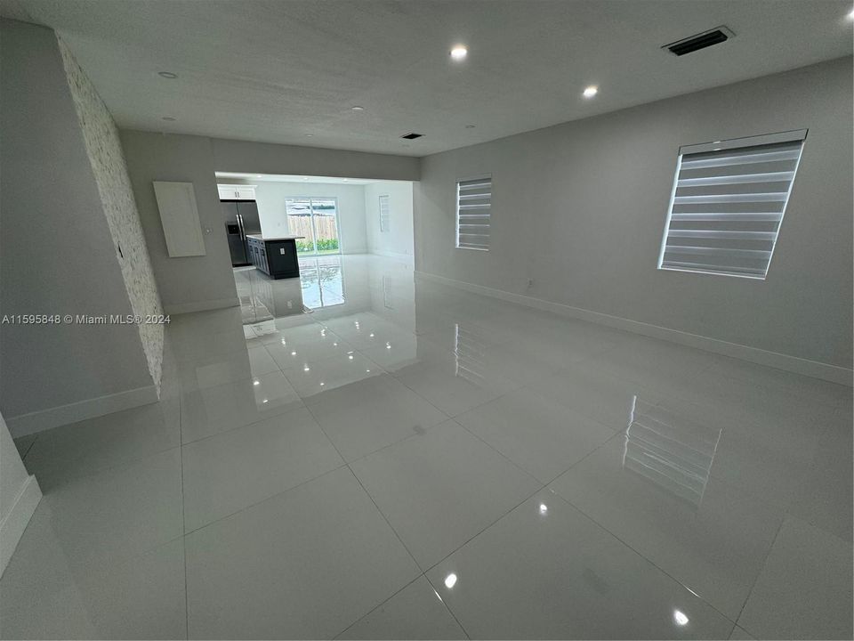 Recientemente alquilado: $4,850 (4 camas, 2 baños, 1776 Pies cuadrados)